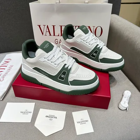 ヴァレンティノ カジュアルシューズ