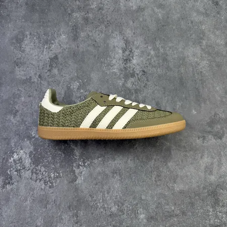 アディダス カジュアルシューズ