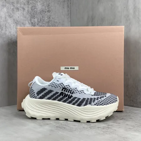 ミュウミュウ スニーカー