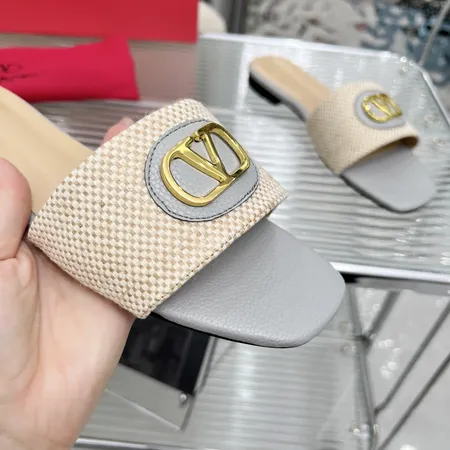 ヴァレンティノ スリッパ