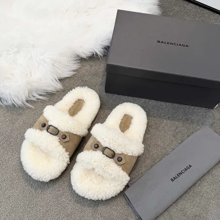 バレンシアガ スリッパ