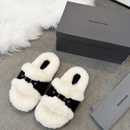 バレンシアガ スリッパ