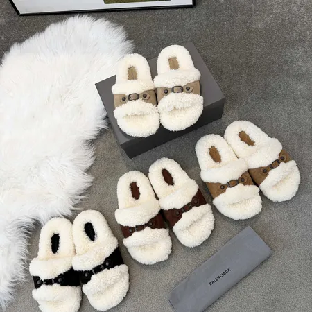 バレンシアガ スリッパ