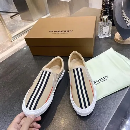 バーバリー ス カジュアルシューズ