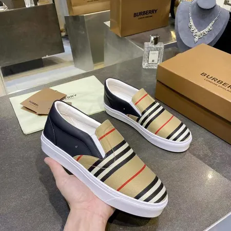 バーバリー ス カジュアルシューズ