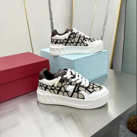 ヴァレンティノ カジュアルシューズ