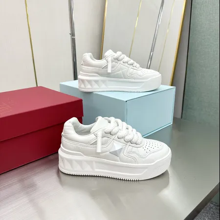 ヴァレンティノ カジュアルシューズ