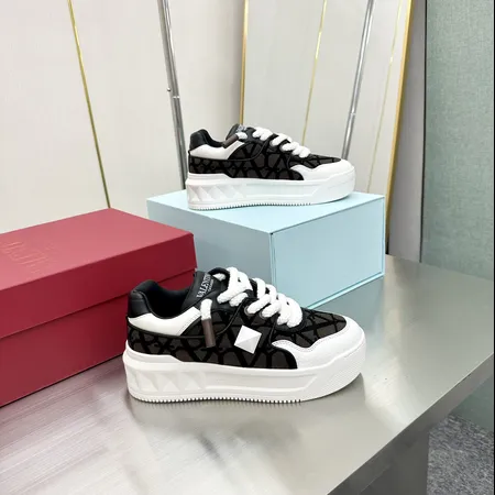 ヴァレンティノ カジュアルシューズ