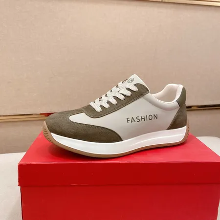 フェラガモ カジュアルシューズ