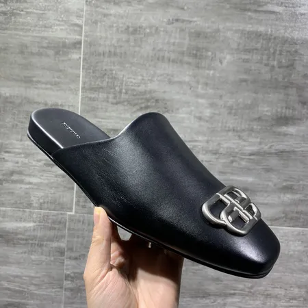 バレンシアガ スリッパ