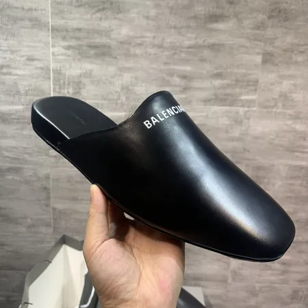 バレンシアガ スリッパ