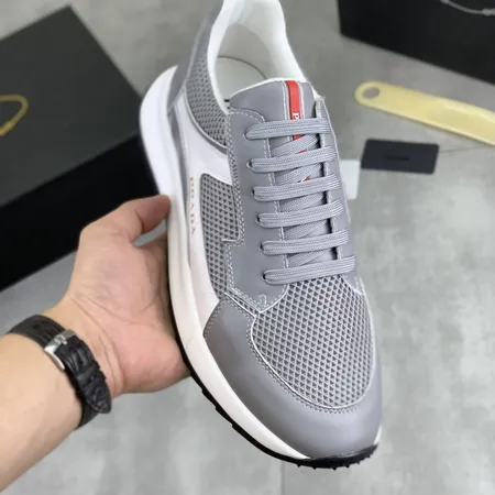 プラダ スニーカー