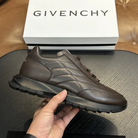 ジバンシィ カジュアルシューズ