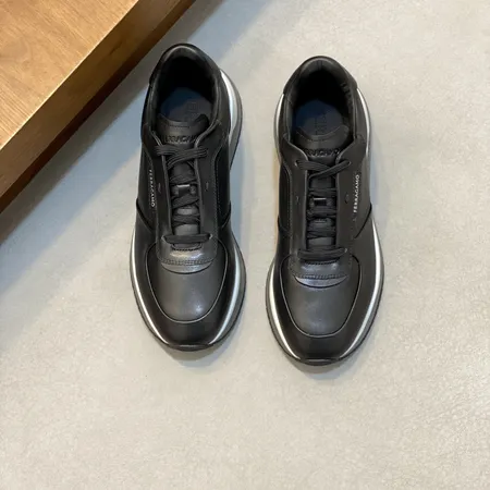 フェラガモ カジュアルシューズ