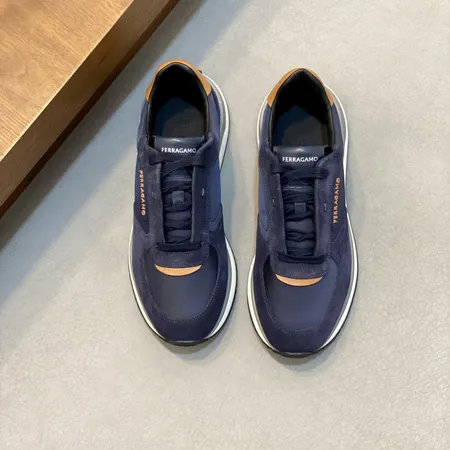 フェラガモ カジュアルシューズ