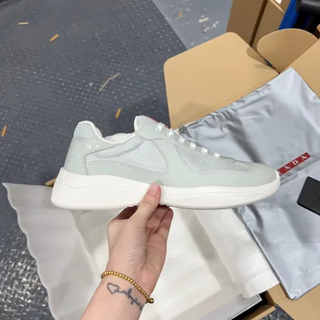 プラダ スニーカー