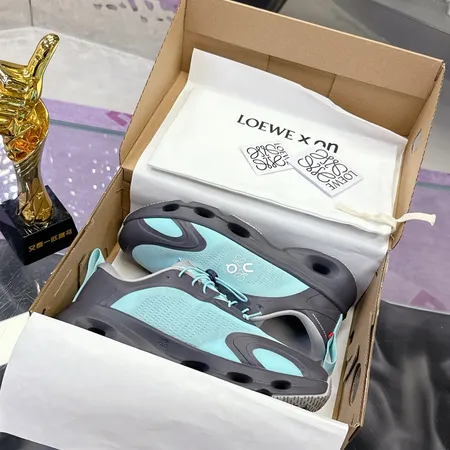 ロエベ スニーカー