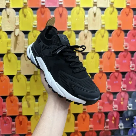 ルイヴィトン スニーカー