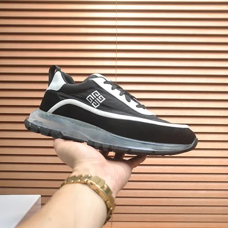 ジバンシィ スニーカー