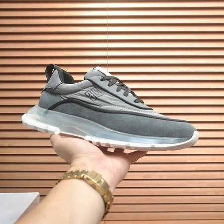 ジバンシィ スニーカー