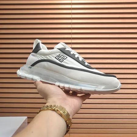 ジバンシィ スニーカー