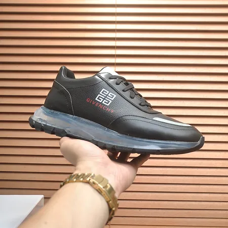 ジバンシィ スニーカー