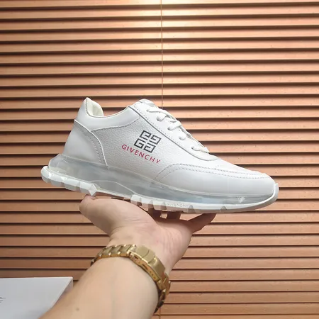 ジバンシィ スニーカー