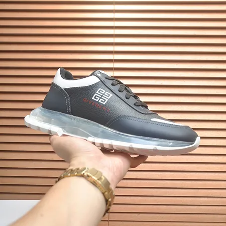 ジバンシィ スニーカー