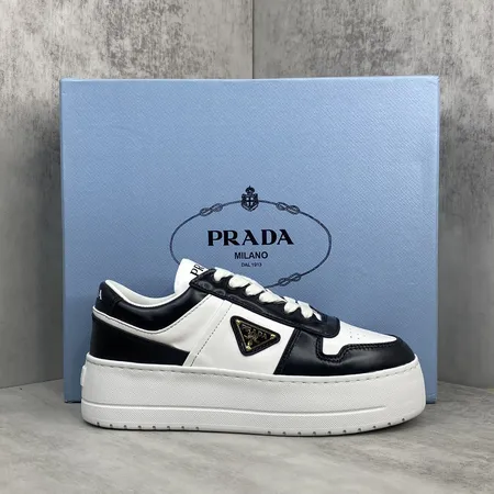 プラダ カジュアルシューズ