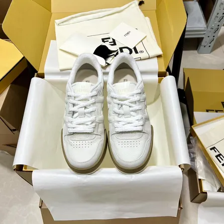 フェンディ カジュアルシューズ