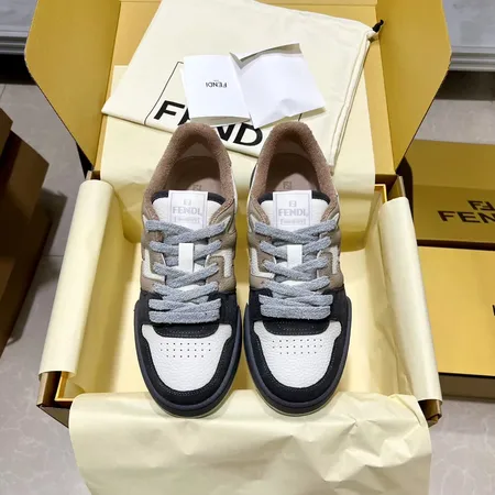 フェンディ カジュアルシューズ