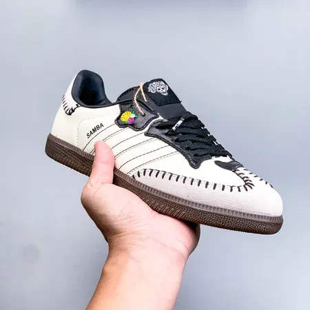 アディダス カジュアルシューズ