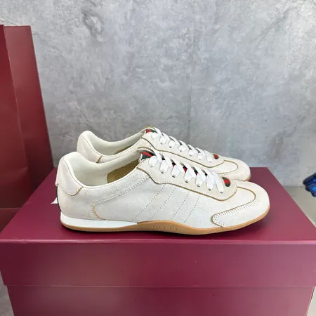 グッチ カジュアルシューズ