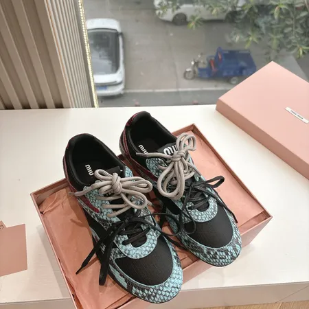 ミュウミュウ カジュアルシューズ