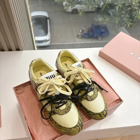 ミュウミュウ カジュアルシューズ