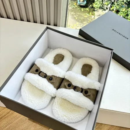 バレンシアガ スリッパ