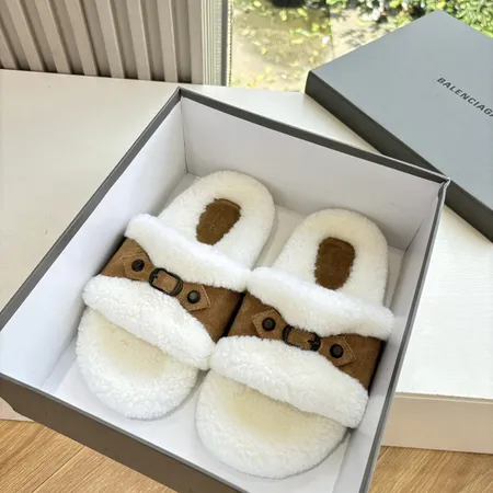 バレンシアガ スリッパ