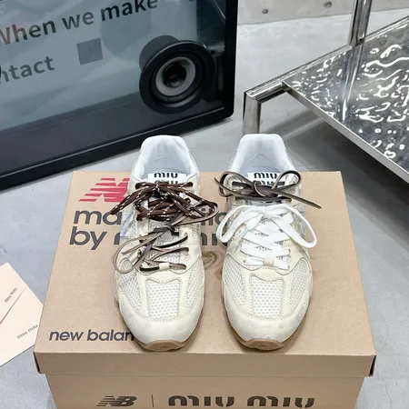 ミュウミュウ カジュアルシューズ