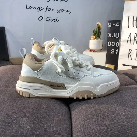 フェンディ カジュアルシューズ