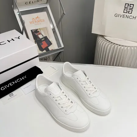 ジバンシィ カジュアルシューズ