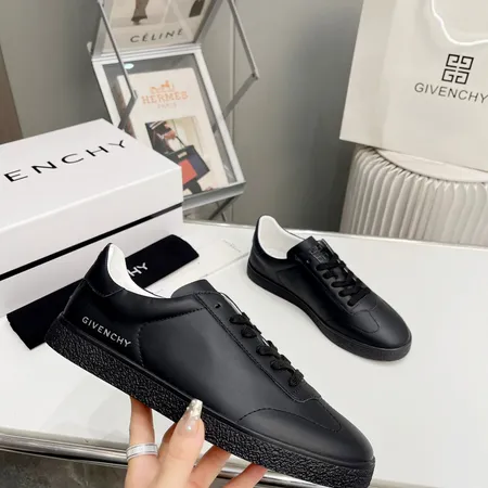 ジバンシィ カジュアルシューズ