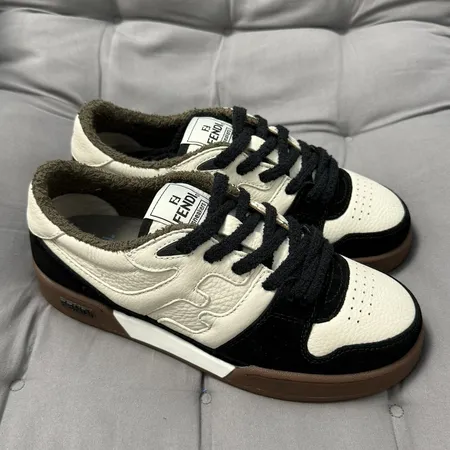 フェンディ カジュアルシューズ