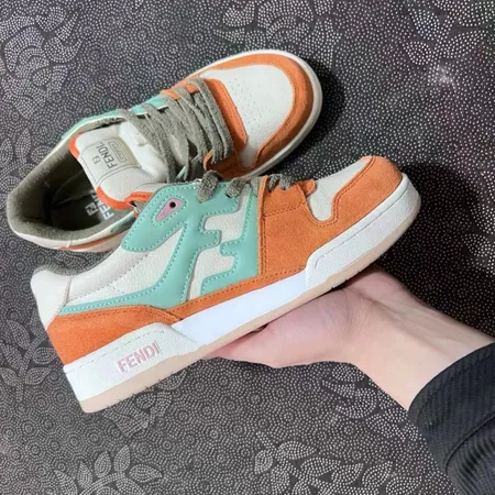 フェンディ カジュアルシューズ