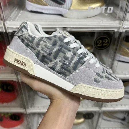 フェンディ カジュアルシューズ