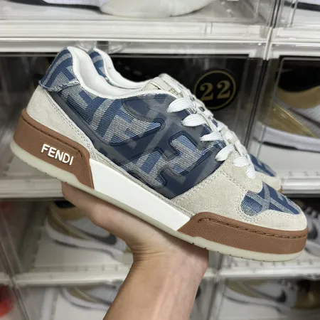 フェンディ カジュアルシューズ