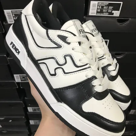 フェンディ カジュアルシューズ
