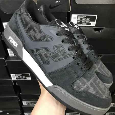 フェンディ カジュアルシューズ