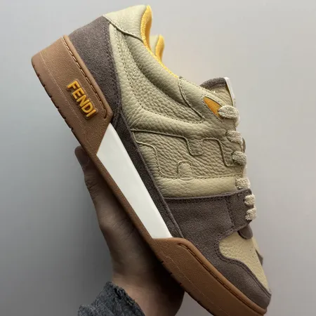 フェンディ カジュアルシューズ