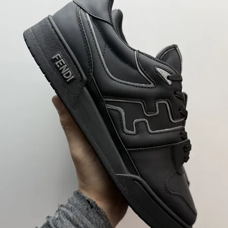 フェンディ カジュアルシューズ