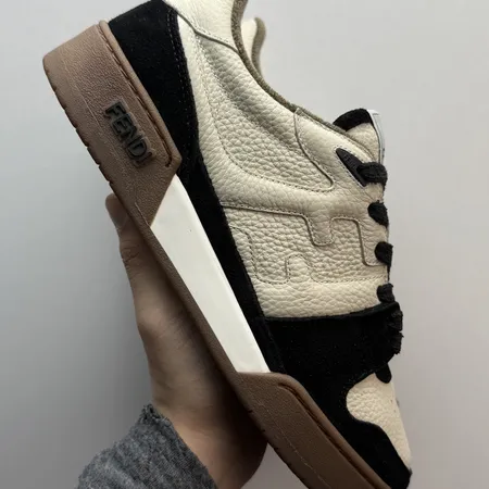 フェンディ カジュアルシューズ